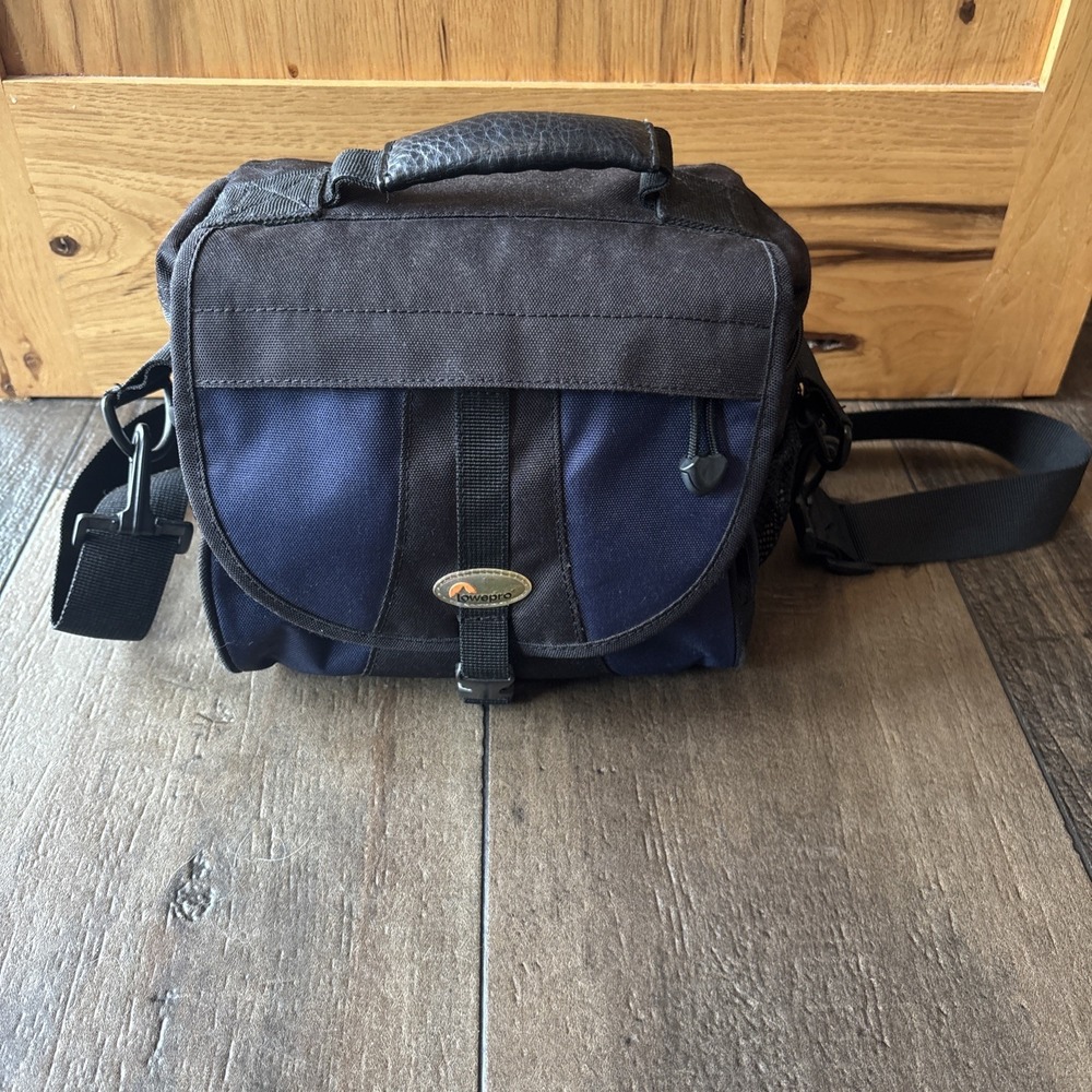 Lowepro EX160 Arctic Blue/Black Digital Camera Pouch Shoulder Bag 9"x5"x7"